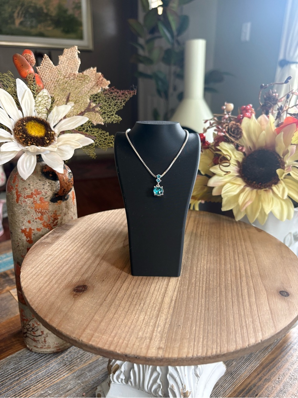 Swarovski Aqua Blue Crystal Pendant Necklace Silver Tone Swan Logo